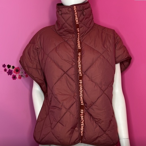 FP Movement Chill Out PrimaLoft Poncho Quilted Puffer Vest NWT One size - Picture 3 of 13